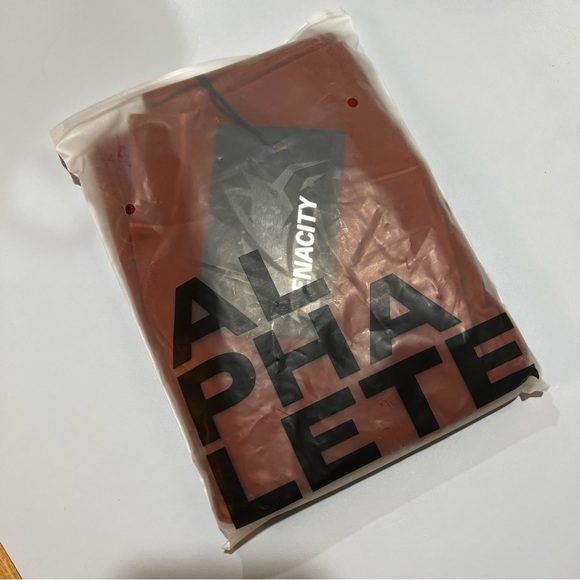 Alphalete Tenacity Hidden Scrunch Legging in Sting - Picture 3 of 5